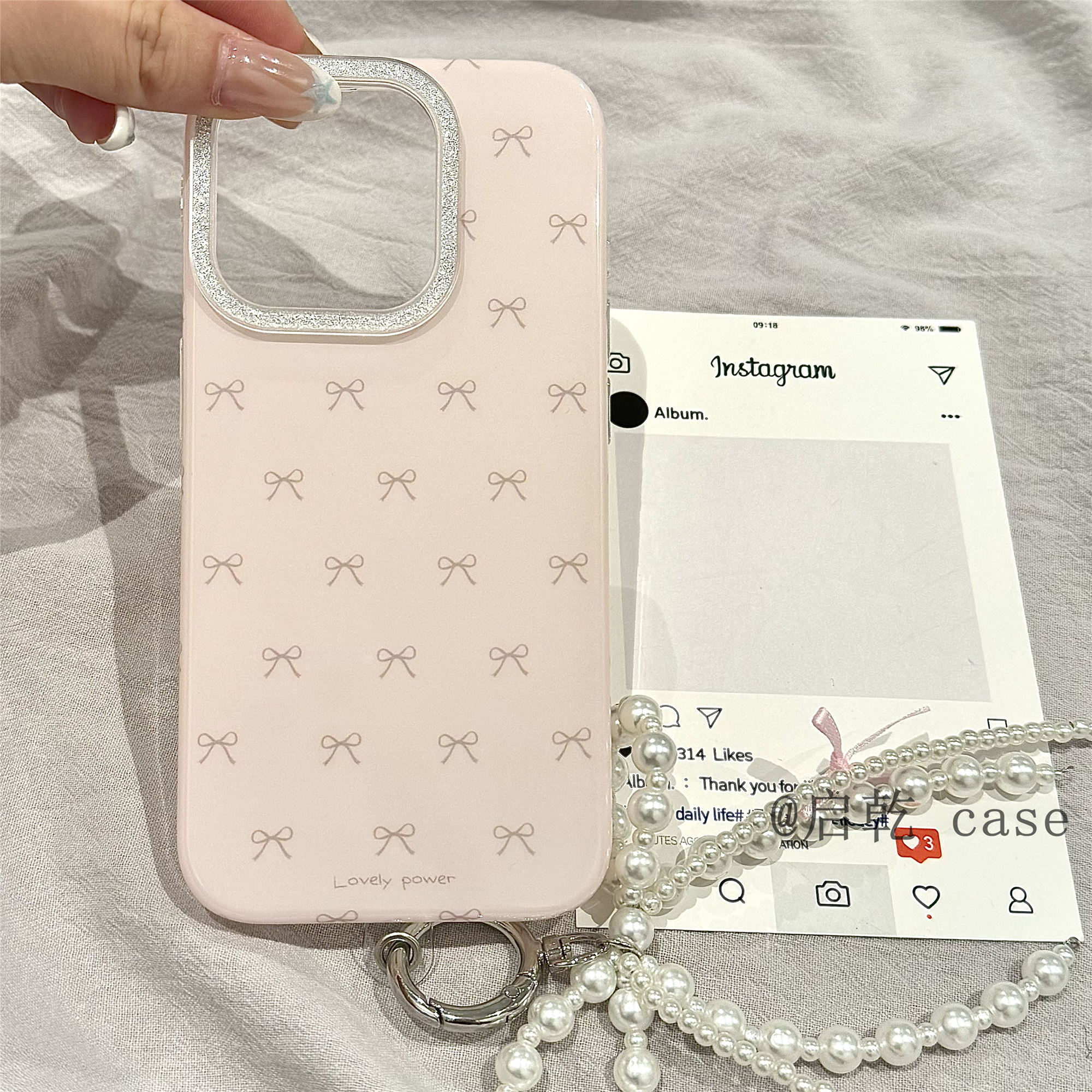 启乾 粉色蝴蝶结珍珠挂件iPhone16/15手机壳适用苹果14/13promax双层硬壳少女心高级感小众日韩新款女神气质