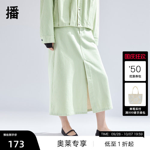 两粒字母金属扣点缀，简约斜插口袋
