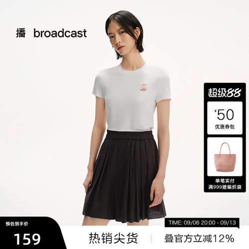 简约圆领，猫咪胸标
