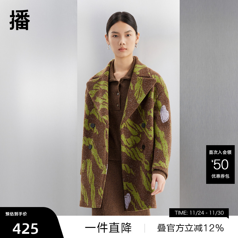 层次感大翻领，复古侧边字母牛角扣