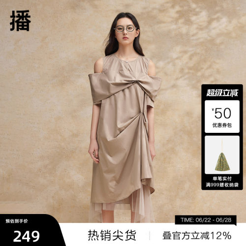 优雅圆领一粒扣点缀