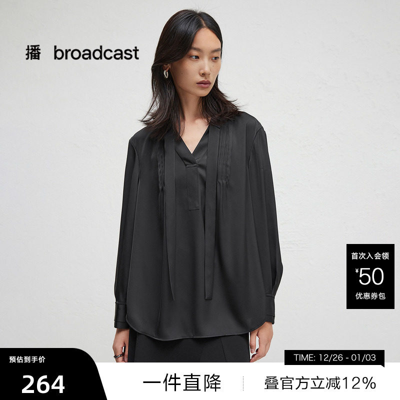 袖口收紧设计 ，背面镂空蕾丝分割