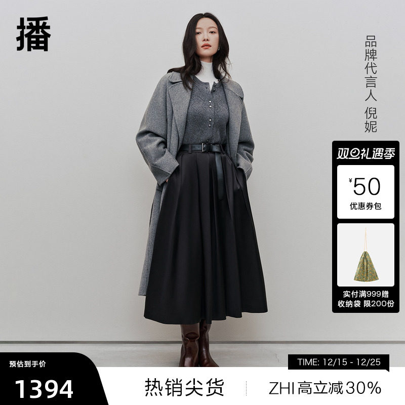 时髦有型西装领，腰间系带收腰