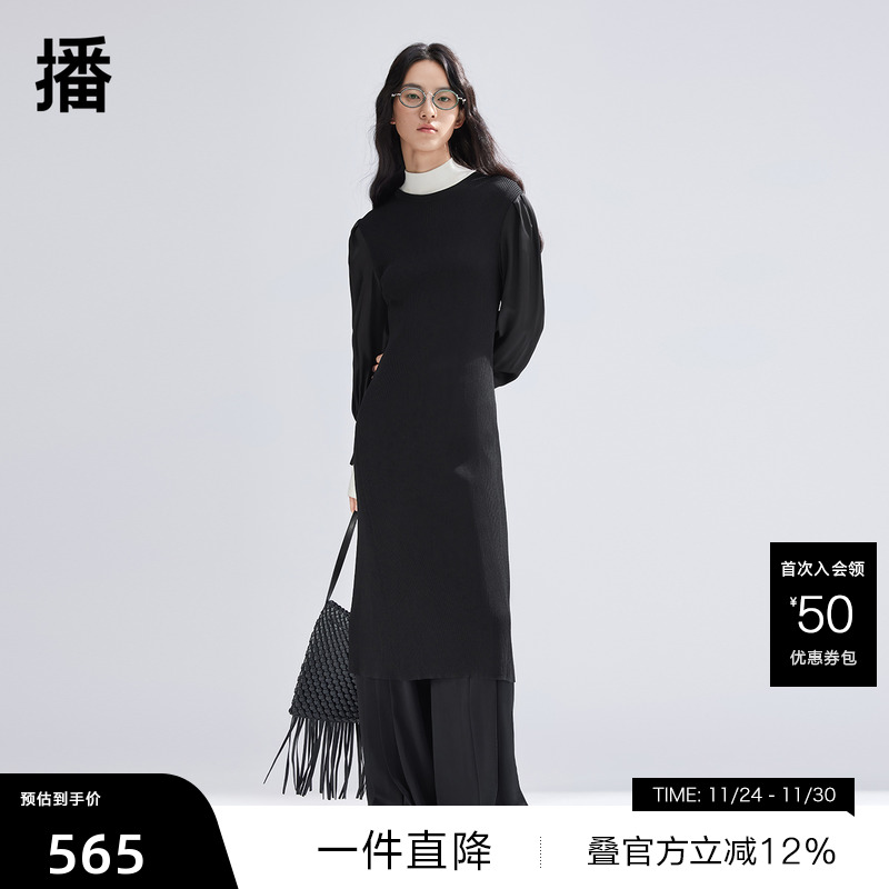 立体罗纹圆领，袖口贝壳扣装饰