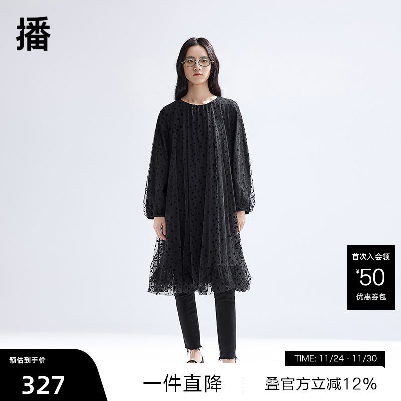 设计感捏褶圆领