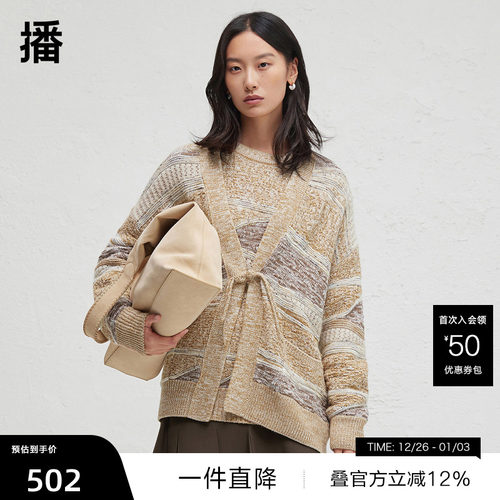 修饰脖颈显瘦V领设计