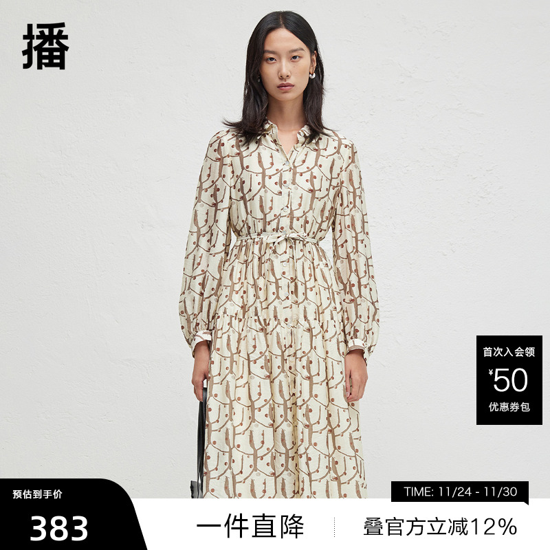 百搭标准外翻领，浪漫褶皱下摆