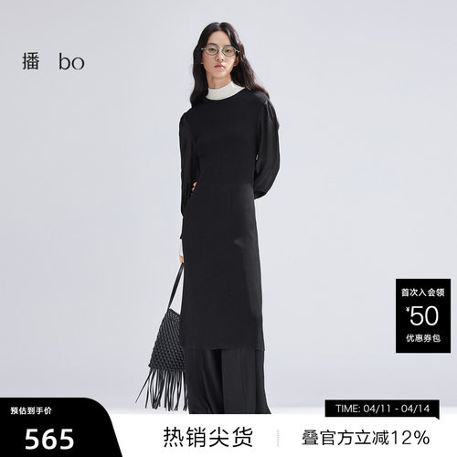 立体罗纹圆领，袖口贝壳扣装饰