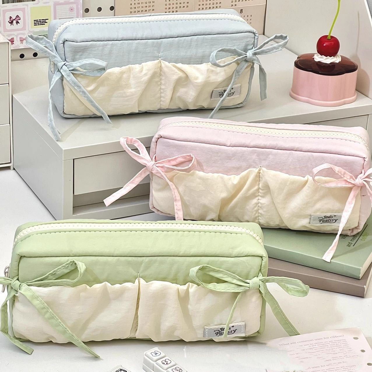 小红书同款ins风蝴蝶结云朵面包笔袋少女心笔袋大容量卡通文具盒