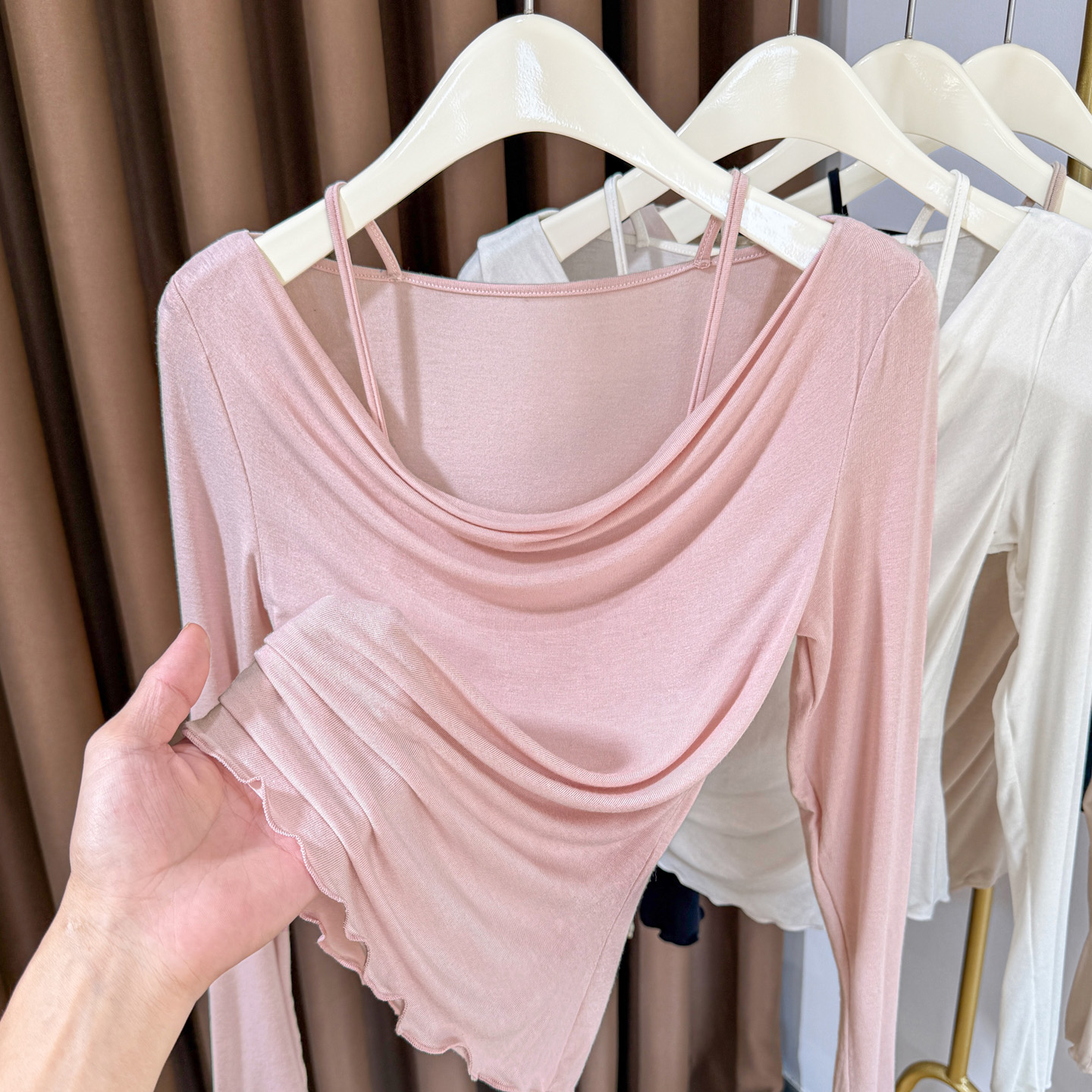 法式荡领薄款莫代尔T恤女早秋新款一字肩长袖下摆花边不规则上衣