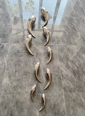 不锈钢镜面小鱼雕塑艺术墙面庭院水池抽象金属鱼挂件水景户外装饰