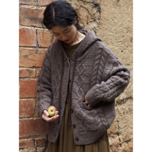 复述复古感粗砺手工感带帽绞花针织衫 秋冬咖色羊毛粗针厚开衫