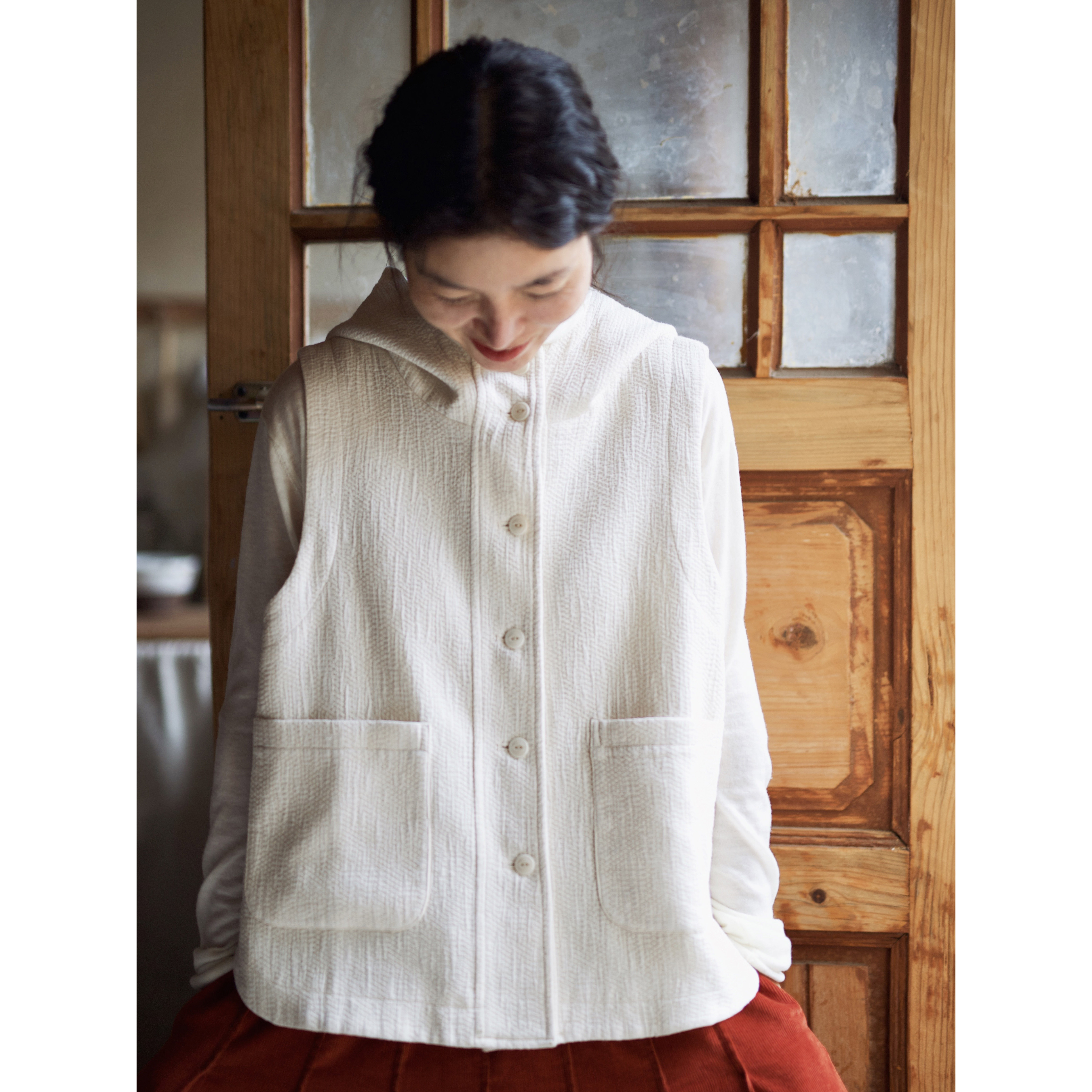 复述早秋新款全棉做种肌理感马夹 米白连帽大贴袋休闲马甲外套