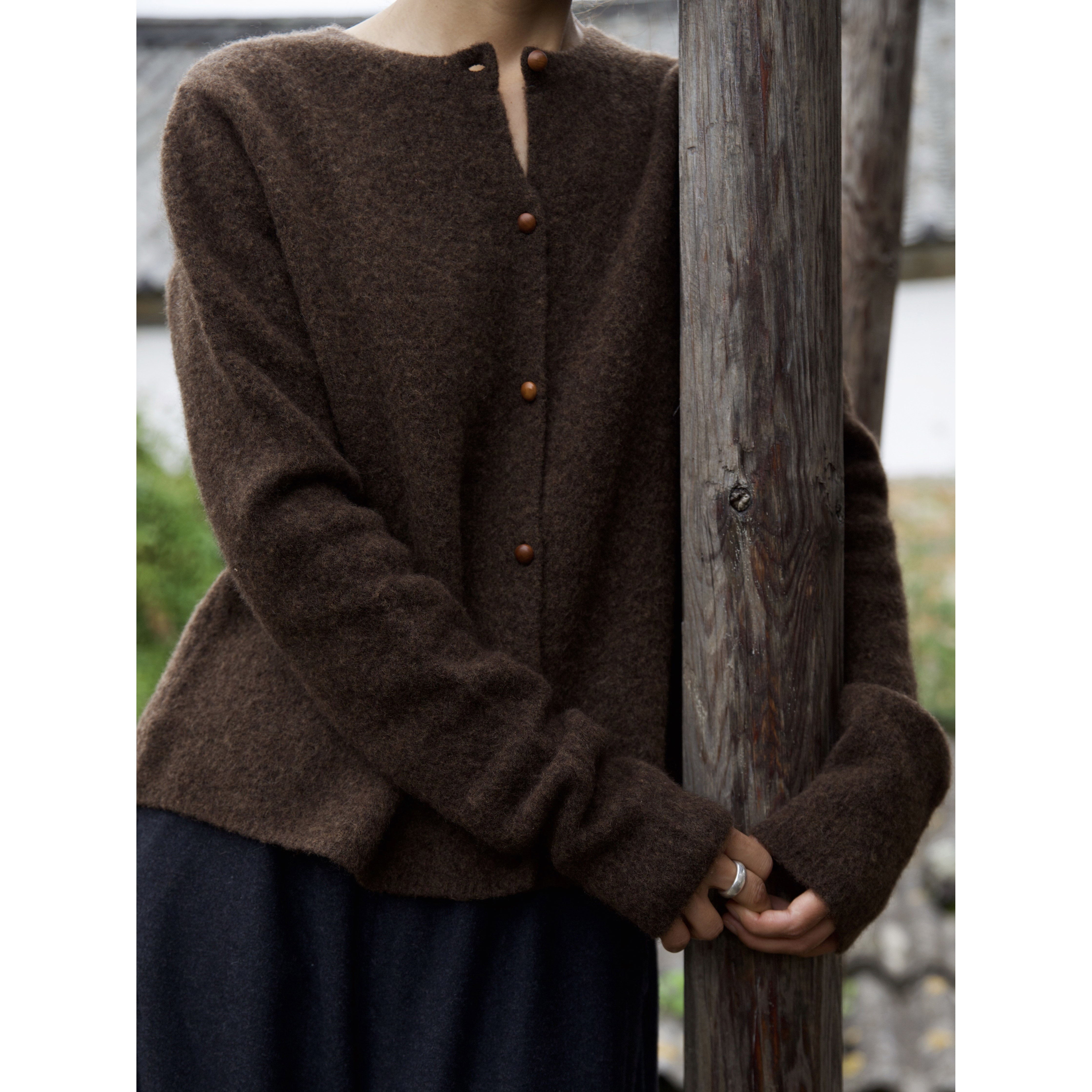 复述牦牛绒混纺【软糯感】深咖色圆领开衫 秋冬新品大三角围巾