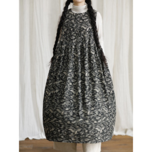 复述棉质细坑条【软软手感】圆领黑底复古纹样灯芯绒叠穿背心裙