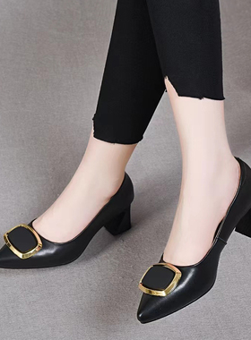 方扣单鞋女时尚休闲春秋季尖头亮皮粗跟中跟百搭春款工作皮鞋AYQ