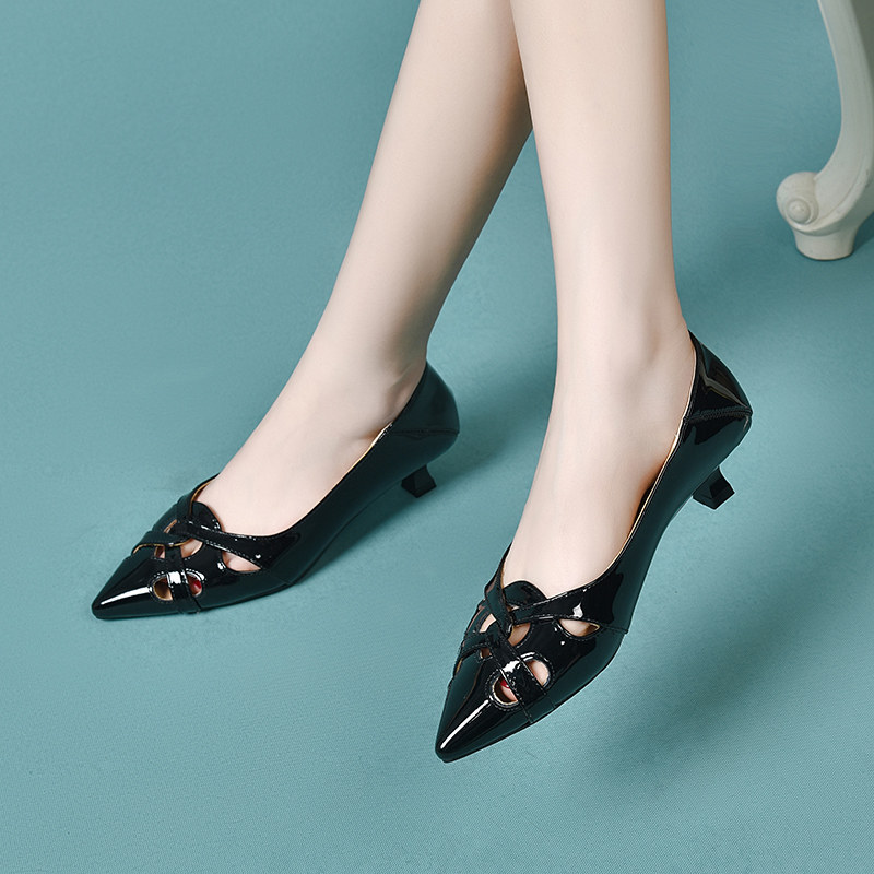 春季鞋子新款时尚镂空尖头细跟浅口单鞋夏季休闲真皮软底女士皮鞋