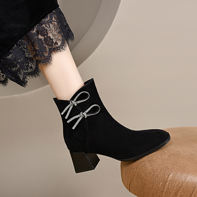 新款黑色防水台尖头短靴女粗跟秋冬新款百搭真皮高跟马丁靴不累脚