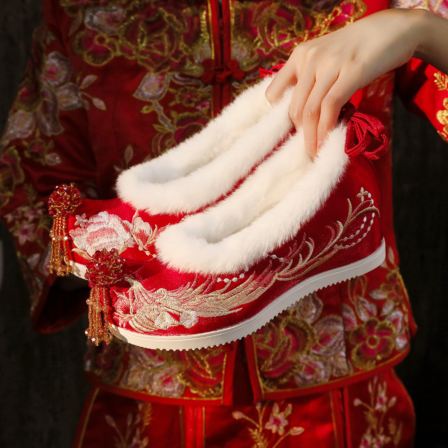 古风汉服婚鞋女冬季加绒保暖棉鞋明制婚礼结婚鞋子红色中式秀禾鞋