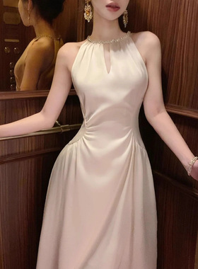 【坤仪】法式缎面收腰挂脖连衣裙闪钻高级感礼服白色长裙缎面长款