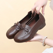 子2025新款 春秋软底中老年皮鞋 超软软皮大码 真皮舒适妈妈鞋 单鞋 女