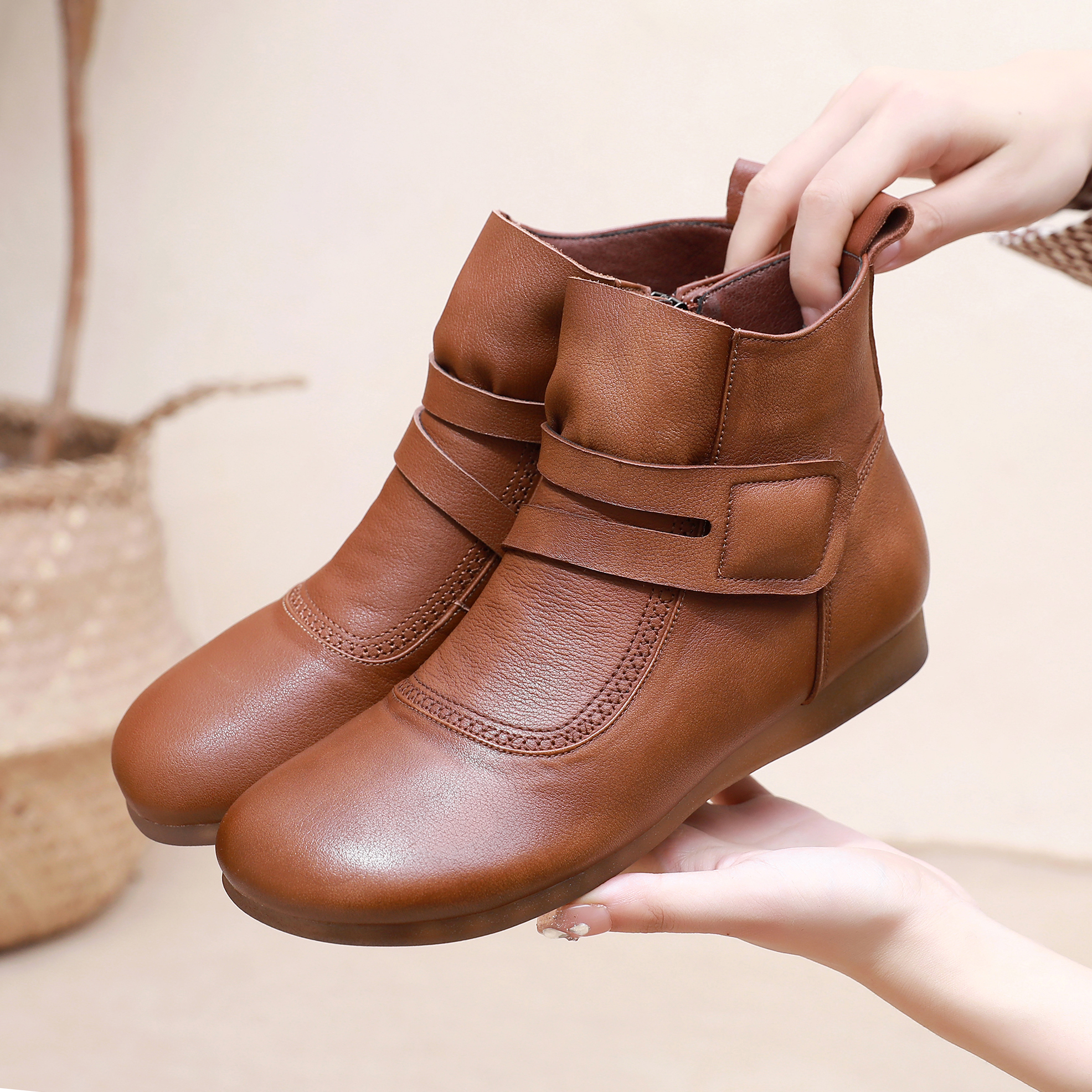 复古短靴妈妈鞋软底大码真皮春秋