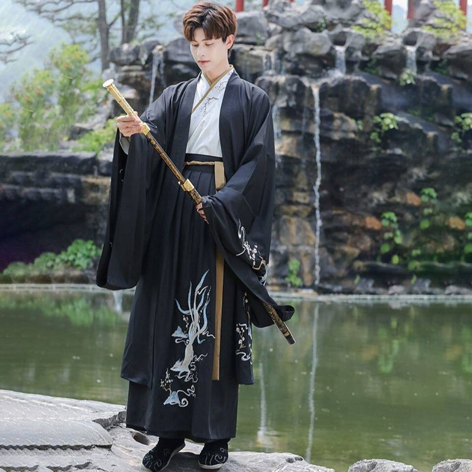 HANFU 남자의 가을 겨울 새로운 고대 의상 구미호 중공업 자수 중국 스타일의 넓은 소매 검은 양복 HANFU