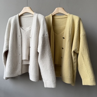 P203单排女气质吊带背心 简约 领秋季 开衫 两件套针织 扣套装