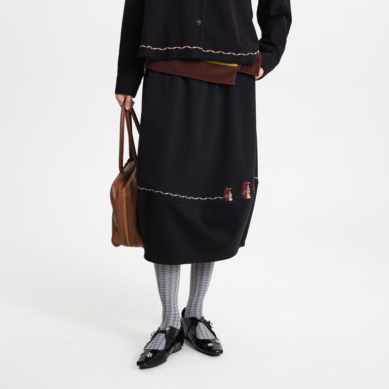 松紧腰、斜插袋、企鹅绣花