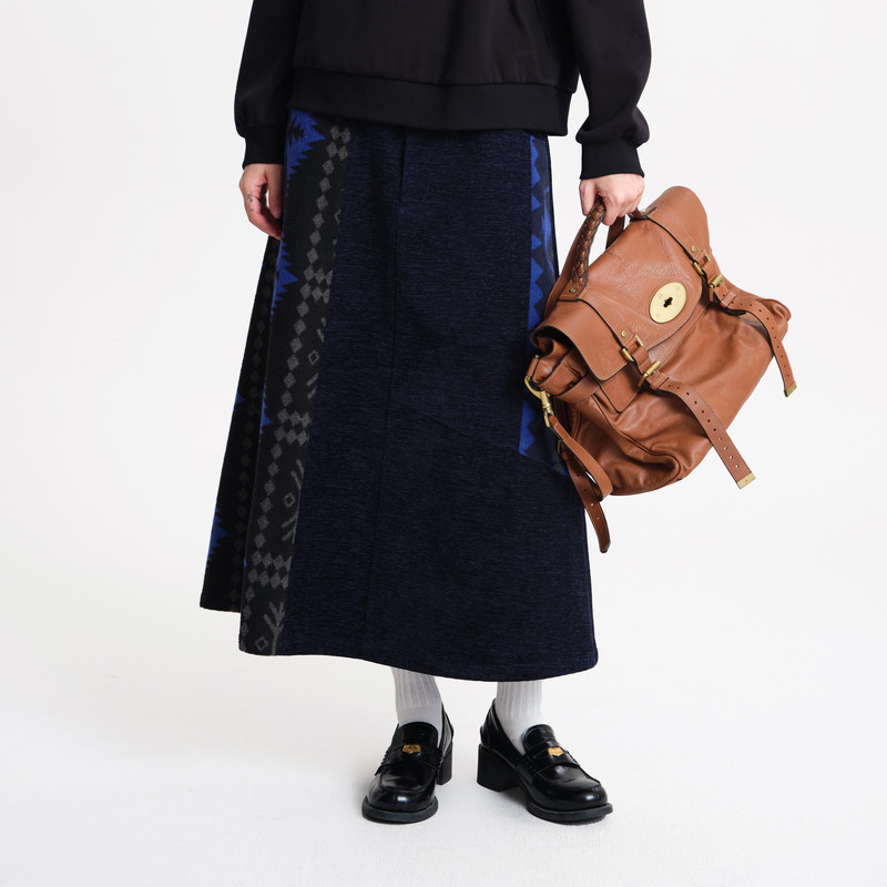 后腰松紧、毛呢提花、开衩