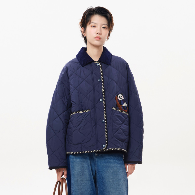 圆角领、口袋、绣花