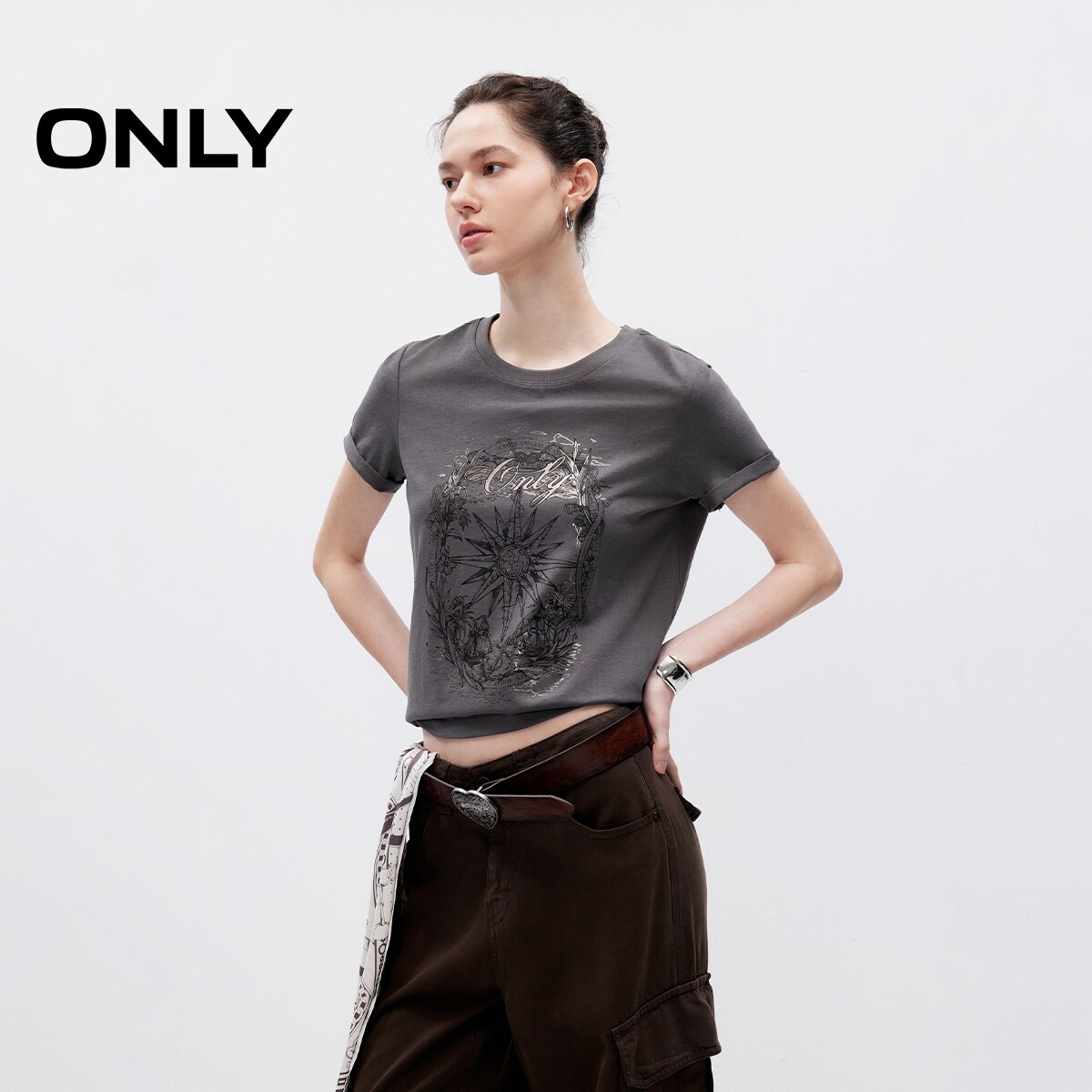 ONLY圆领时髦印花卷边袖口T恤女
