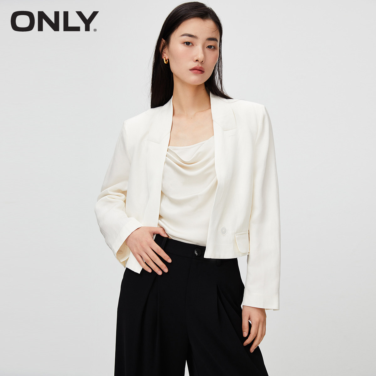 ONLY直筒短款轻薄西服外套图片
