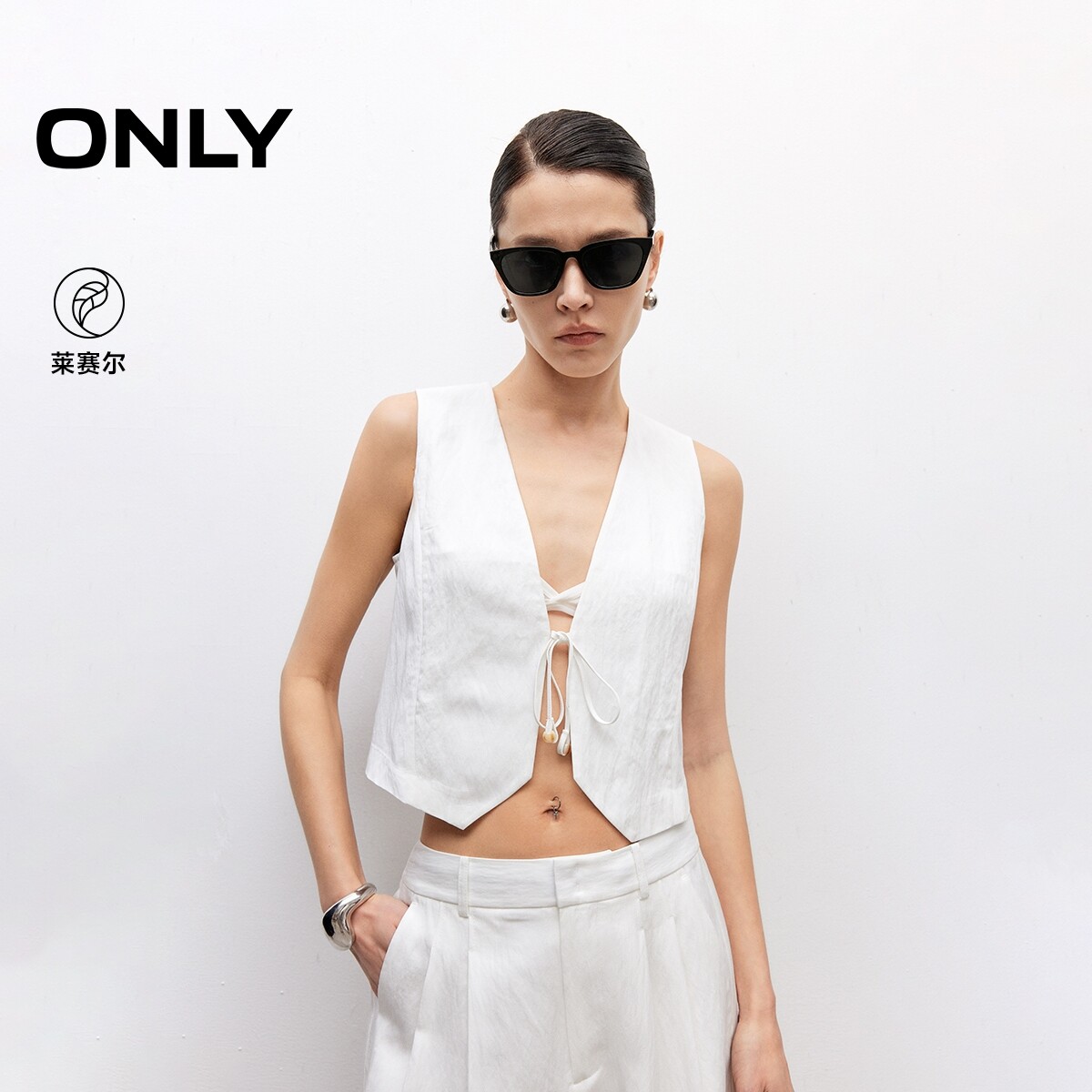 【ONLY奥莱】夏季简约纯色设计气质百搭短款无袖度假风西装马甲女