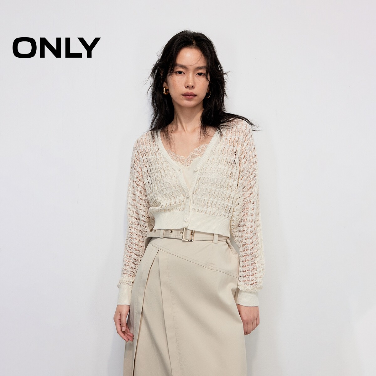 【ONLY奥莱】春夏轻薄镂空肌理宽松螺纹袖口V领短款开衫针织衫女