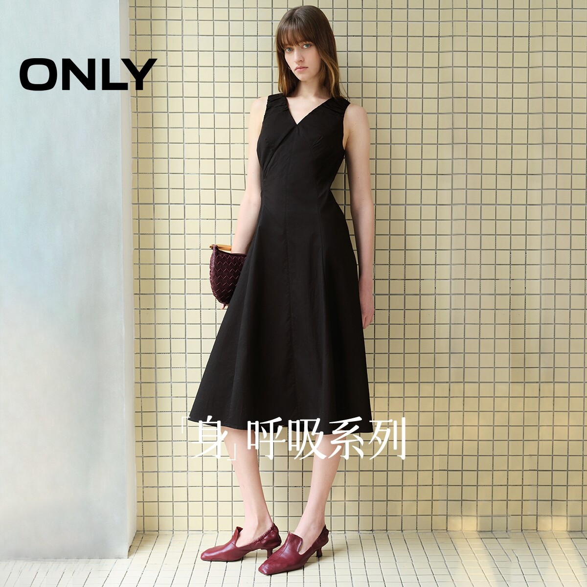【ONLY奥莱】夏季简约优雅纯色显瘦V领无袖伞裙中长款连衣裙女