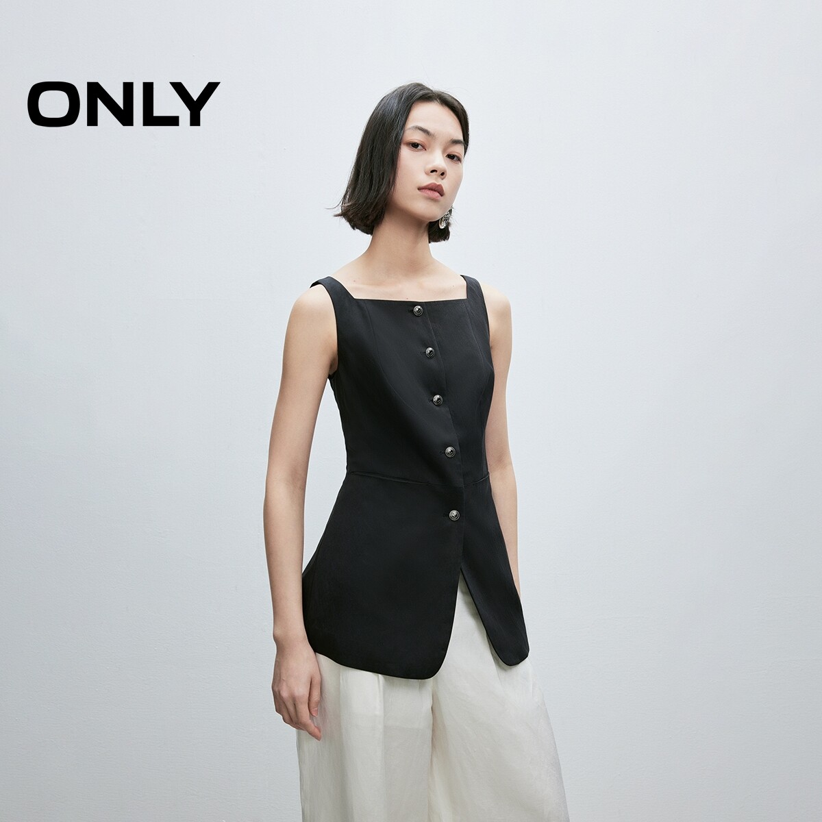 【ONLY奥莱】夏季款收腰立体剪裁复古质感扣饰方领显瘦无袖马甲女