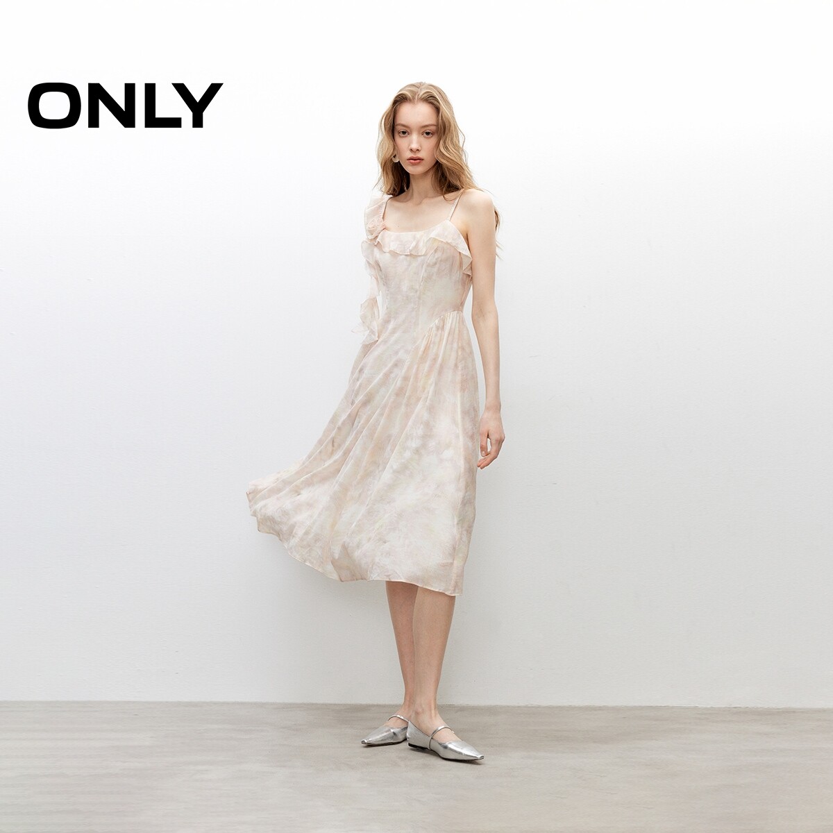 【ONLY奥莱】夏季甜美立体花浪漫荷叶边不规则吊带中长裙连衣裙女