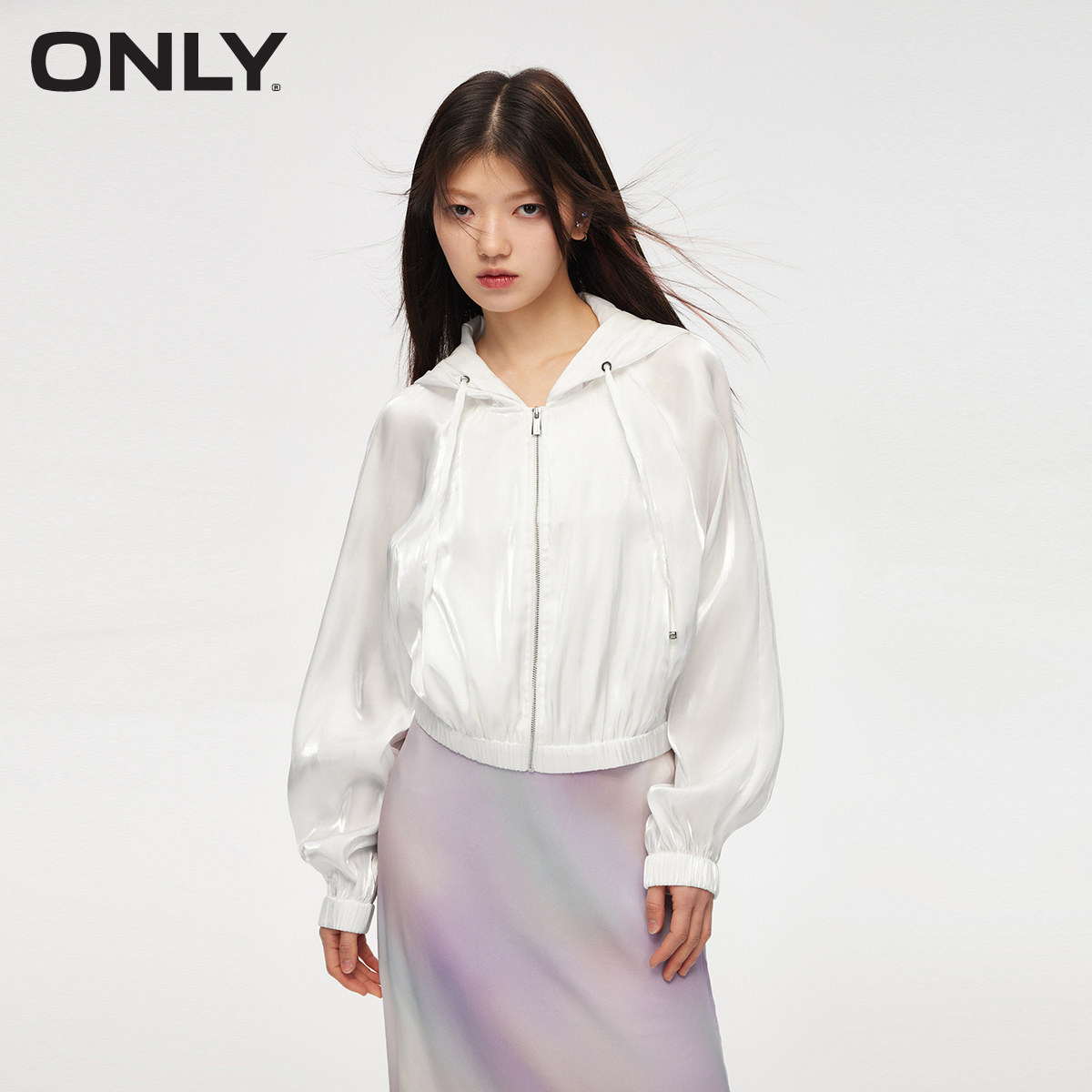 【ONLY奥莱】春夏新款抽绳设计拉链口袋蝙蝠袖短款宽松连帽外套女