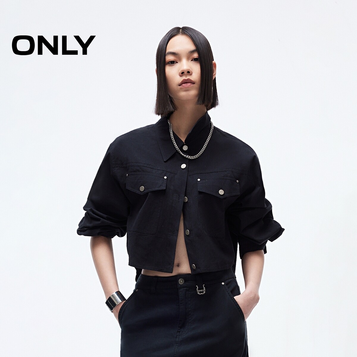 【ONLY奥莱】秋季纯色正肩合体版型简约金属扣点缀翻领长袖衬衫女