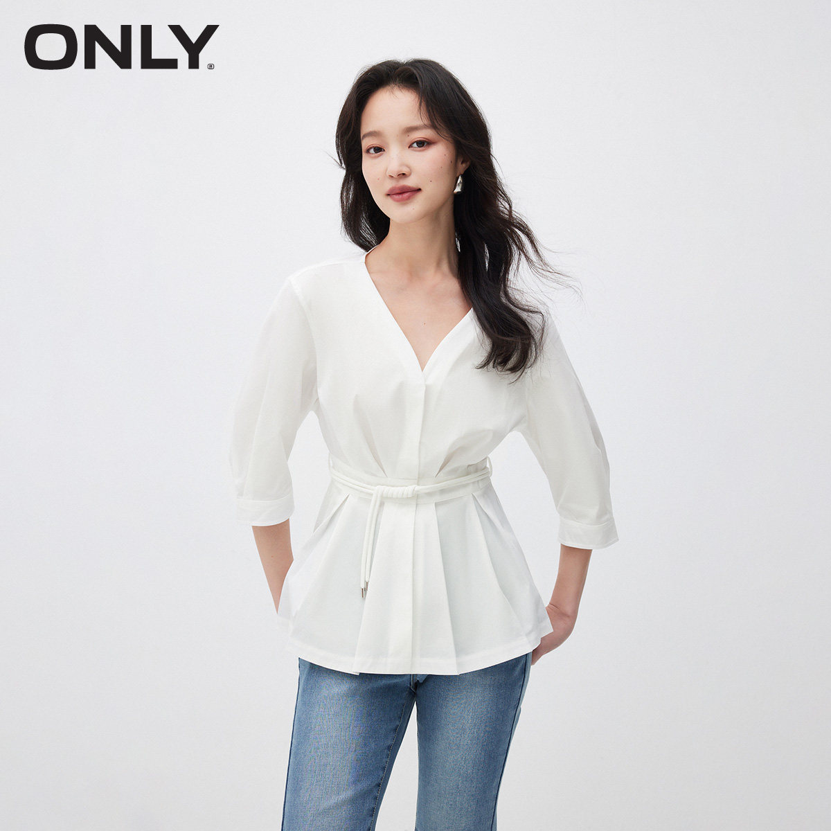 【ONLY奥莱】春夏新款设计感收腰V领纯色伞摆七分袖衬衫女