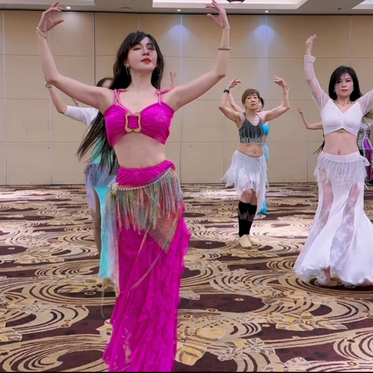 悦梦风璐肚皮舞新款套装演出服班服性感气质练功服显瘦初学仙女