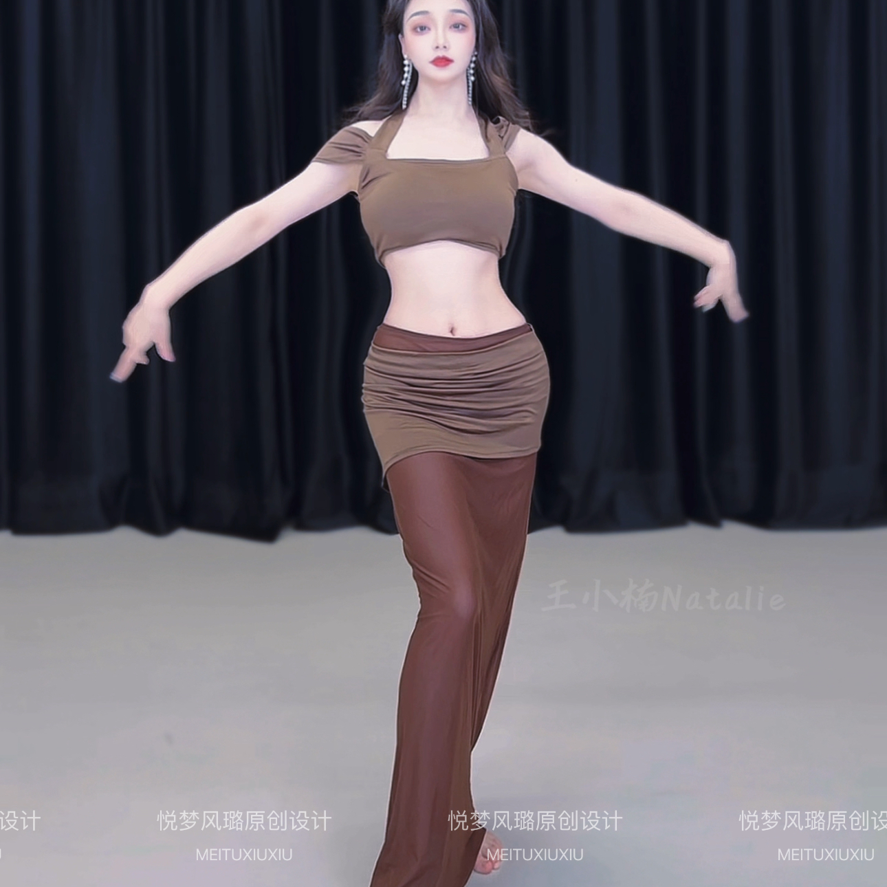悦梦风璐肚皮舞新款高级大码演出套装显瘦表演服练功服咖色复古