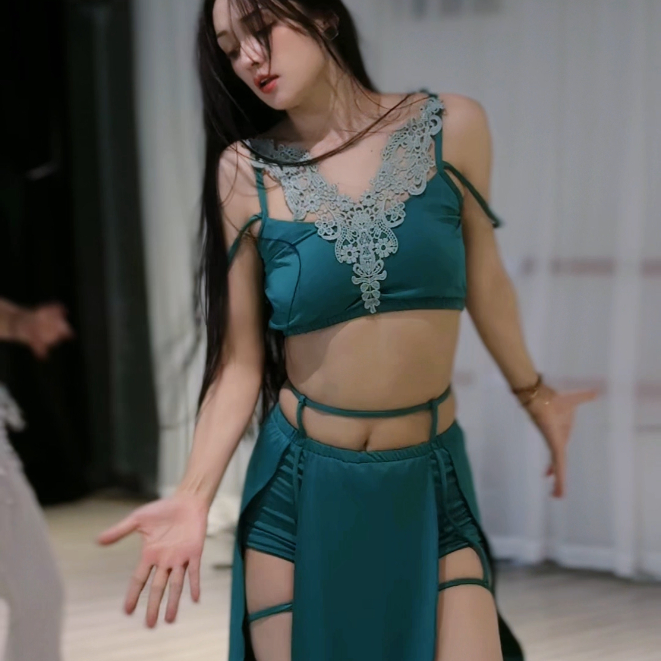 悦梦风璐肚皮舞新款套装演出服班服性感气质练功服蓝色蕾丝初学者