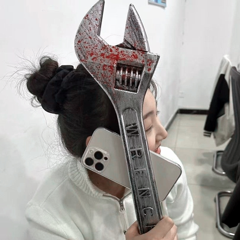 稀奇古怪的仿真扳手造型手机壳