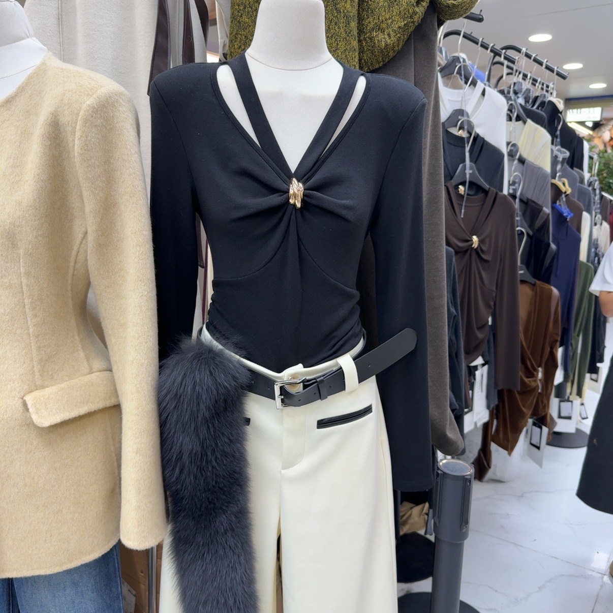 韩版时尚镂空V领长袖T恤打底衫