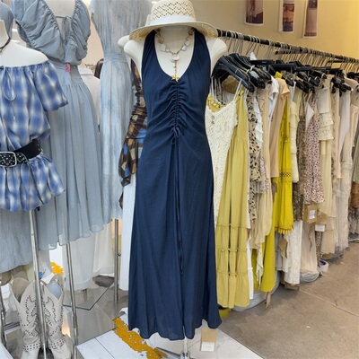 气质褶皱设计显瘦挂脖连衣裙女