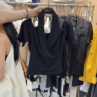 时髦设计感挂脖纯色短袖上衣女
