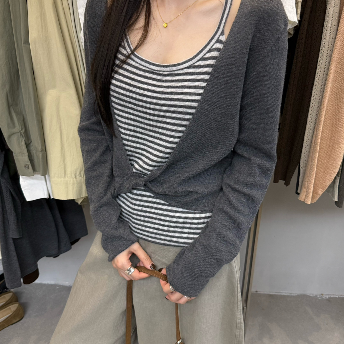 2026早秋新款假两件条纹针织衫女韩系慵懒风扭结拼接显瘦长袖上衣