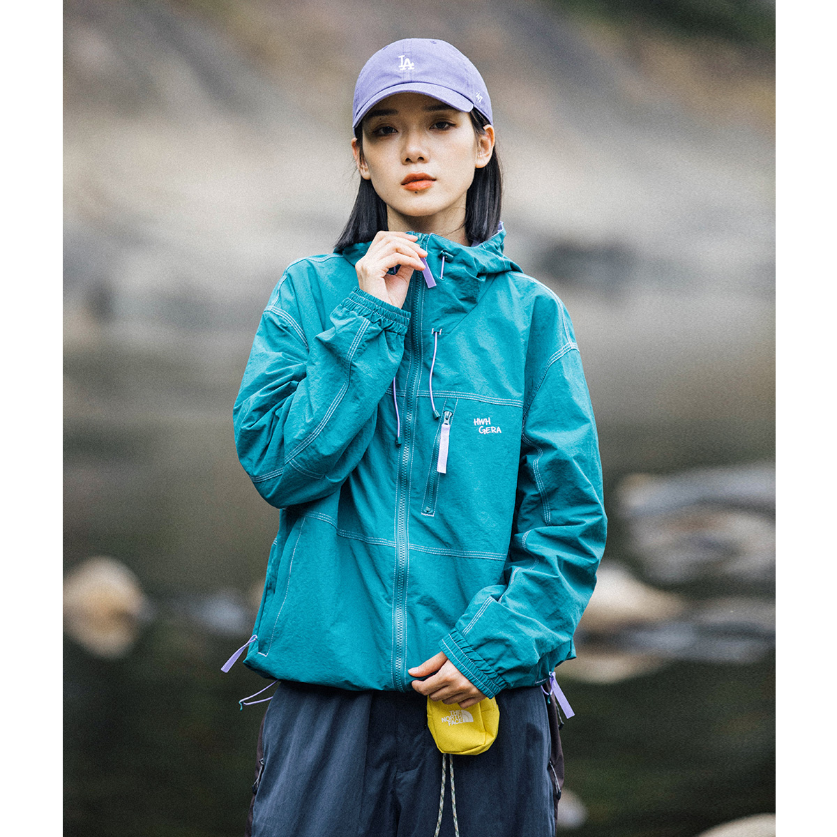 山系户外多巴胺机能连帽冲锋外套